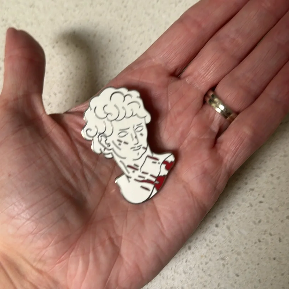 Shakespeare Julius Caesar bloody et tu, Brute? white silver enamel pin